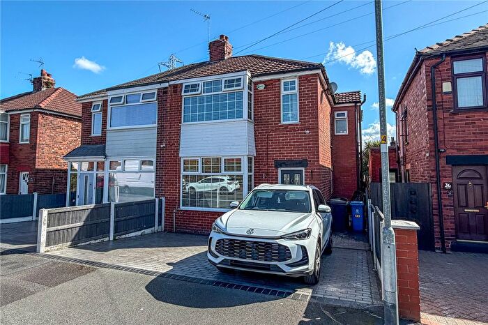 3 Bedroom Semi Detached House For Sale In Welbeck Avenue, Chadderton, Oldham, OL9