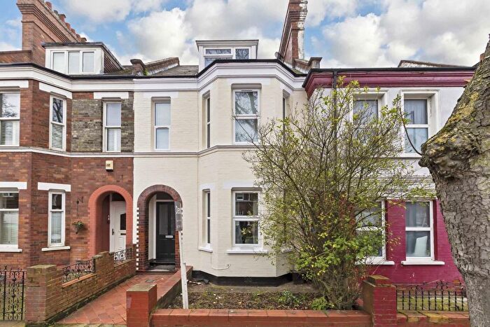 4 Bedroom Property To Rent In Amesbury Avenue, Streatham, SW2