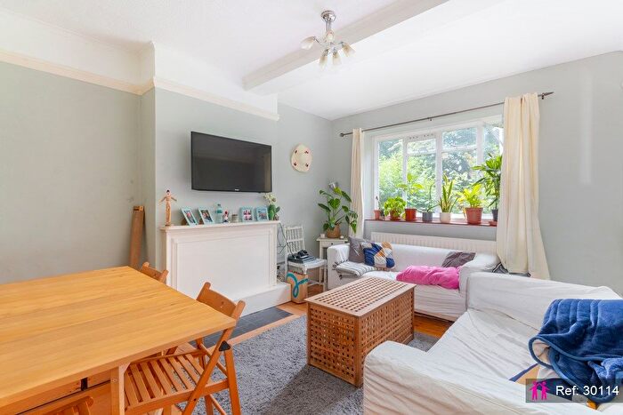 3 Bedroom Flat To Rent In Fairfield Drive, London, SW18
