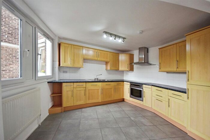 1 Bedroom Flat To Rent In Justin Close, Brentford, TW8