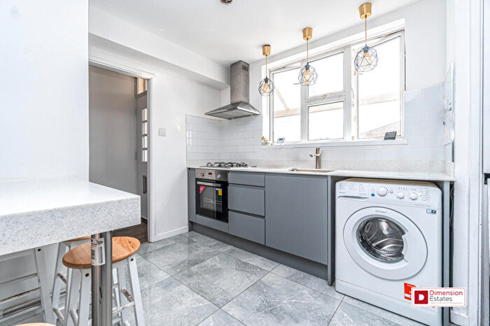 2 Bedroom Maisonette To Rent In Lower Clapton, Hackney, E5