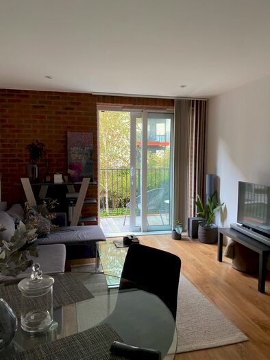 1 Bedroom Flat To Rent In Warehouse Court, Street, Woolwich Arsenal, SE18