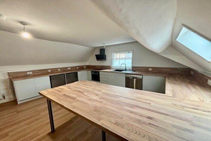 2 Bedroom Flat To Rent In Corporation Street, Rochester, ME1