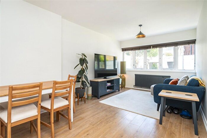 2 Bedroom Maisonette To Rent In Kedleston Walk, London, E2