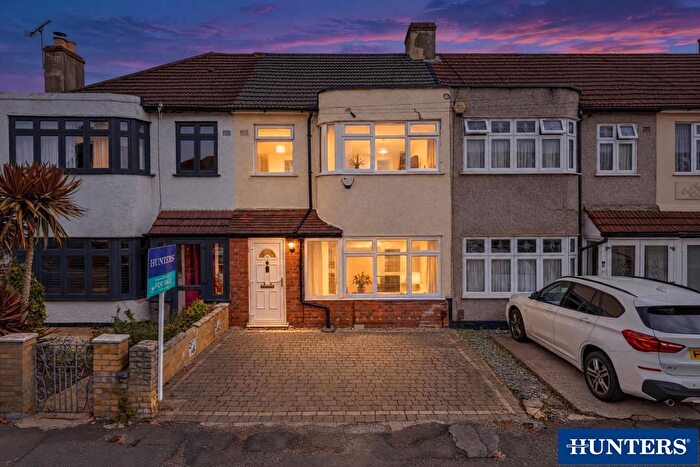 3 Bedroom Terraced House For Sale In Temple Avenue, Dagenham, RM8