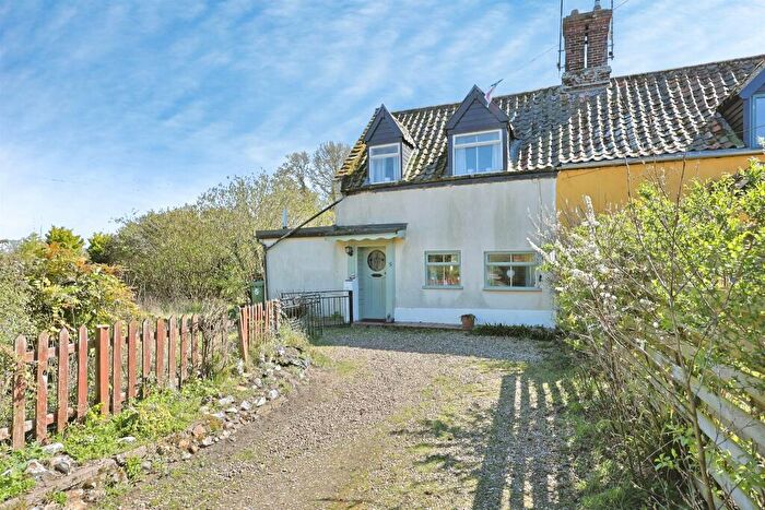 4 Bedroom Semi-Detached House For Sale In Mill Street, Elsing, Dereham, NR20