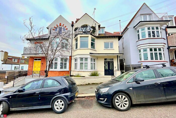 2 Bedroom Flat To Rent In Leigh Cliff Road, Leigh-On-Sea, SS9