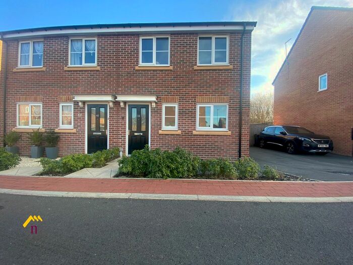 3 Bedroom Semi-detached House To Rent In Garratt Way, Thorne, Doncaster, DN8
