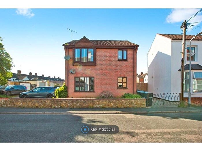 1 Bedroom Flat To Rent In Camborne Place, Yeovil, BA21