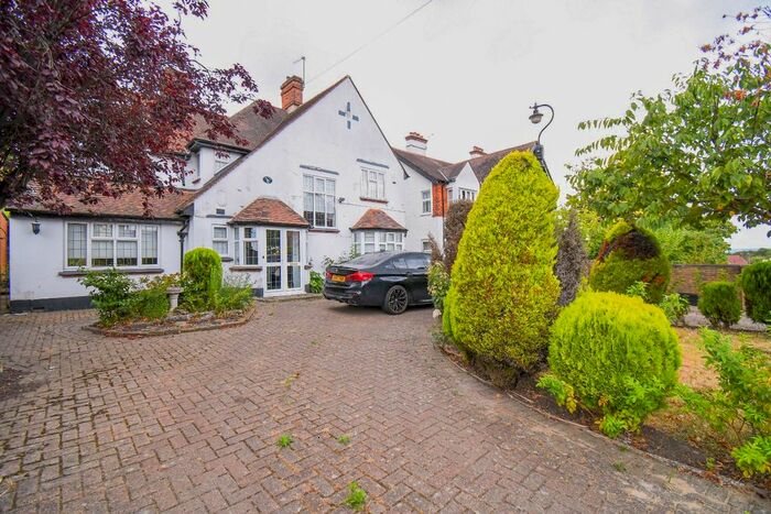 4 Bedroom Detached House To Rent In Woodside Road, Woodford Green, London, IG8