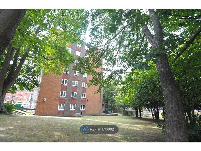 2 Bedroom Flat To Rent In Argyle House, Sutton, SM2
