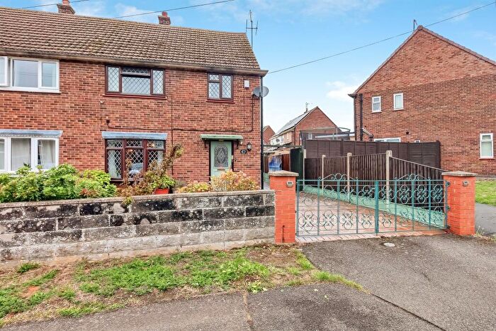 3 Bedroom Semi-Detached House For Sale In Palmer Avenue, Irthlingborough, NN9