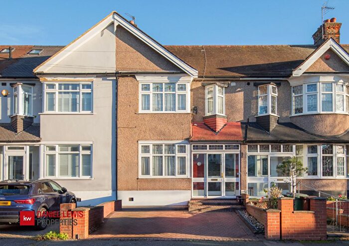 3 Bedroom Terraced House For Sale In Waverley Avenue, London, E4