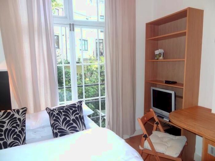 Studio To Rent In Cartwright Gardens, Bloomsbury, London, WC1H