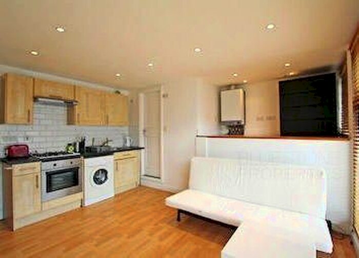 Studio To Rent In New Cross Road, New Cross, SE14