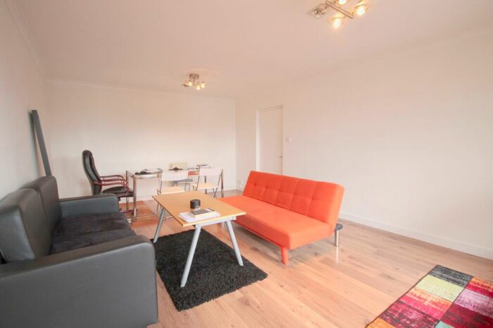 3 Bedroom Flat To Rent In Julian Court, Camden Road, Camden Town, NW1