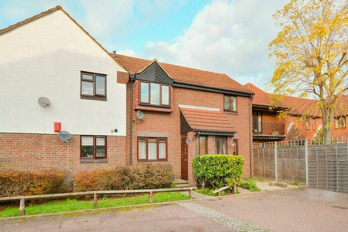 2 Bedroom Apartment To Rent In Victory Way, Rotherhithe, SE16