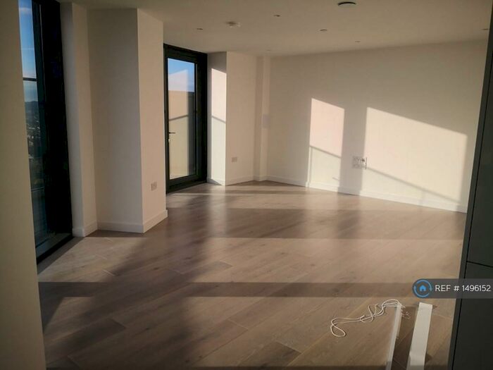 2 Bedroom Flat To Rent In City North Place, London, N4