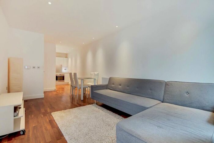 2 Bedroom Flat To Rent In John Donne Way, Greenwich, London, SE10