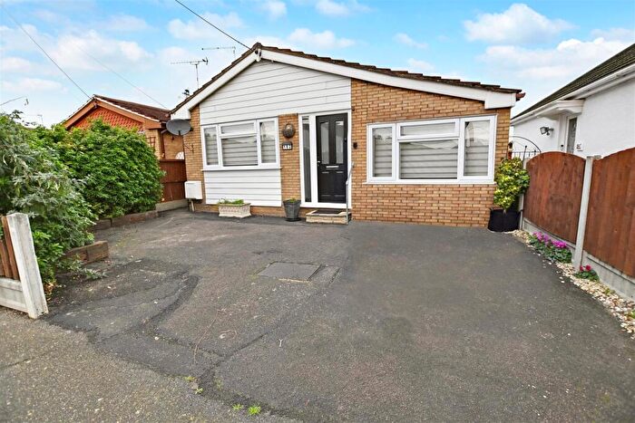 2 Bedroom Bungalow For Sale In Waarden Road, Canvey Island, SS8