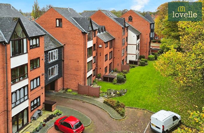 2 Bedroom Flat For Sale In Grosvenor Crescent, Grimsby, DN32