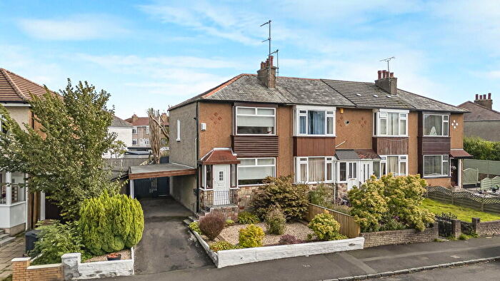 2 Bedroom End Of Terrace House For Sale In The Oval, Clarkston, G76
