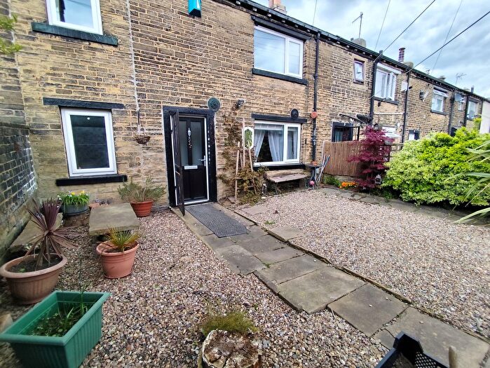 2 Bedroom Cottage To Rent In Ebenezer Place, Bradford, BD7
