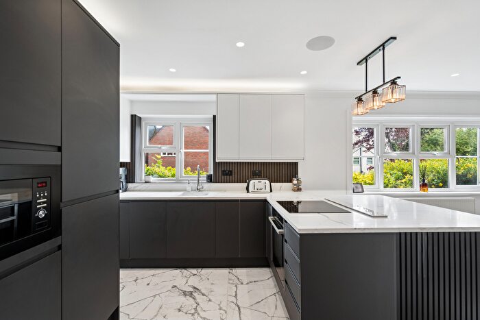 2 Bedroom Flat For Sale In Langdale Lodge, Parsonage Road, Rickmansworth, WD3
