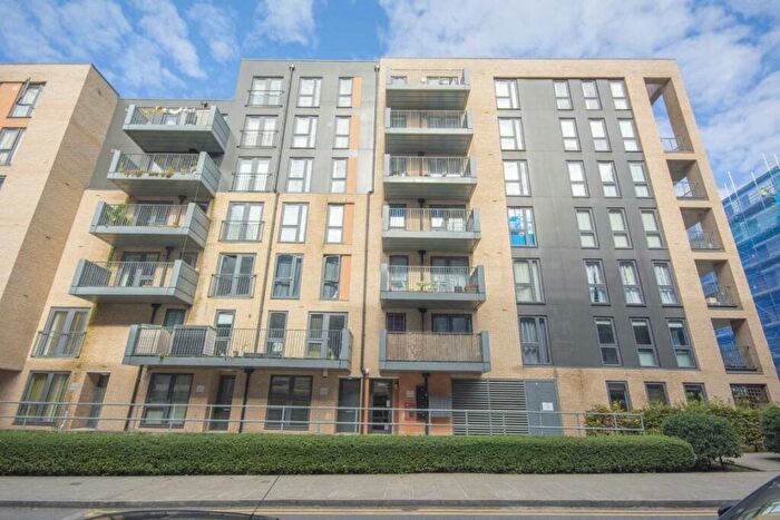 3 Bedroom Flat To Rent In Charcot Road, London, NW9