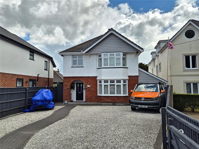 3 Bedroom Detached House For Sale In Station Road, New Milton, Hampshire, BH25