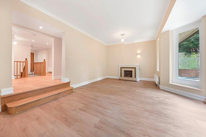 4 Bedroom Flat To Rent In West Heath Road, Hampstead, NW3