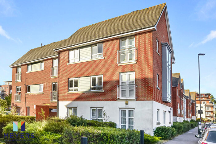 2 Bedroom Apartment To Rent In Newfoundland Drive, Poole, BH15