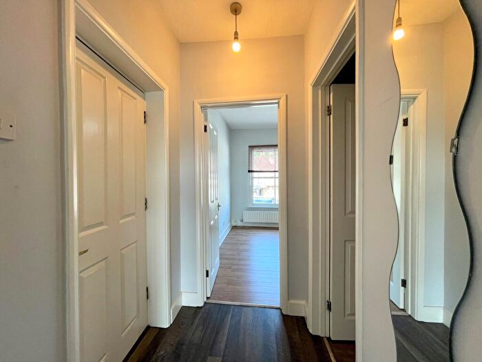 1 Bedroom Apartment To Rent In Brighton Road, Redhill, RH1