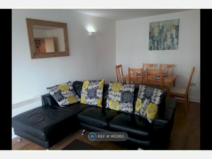 2 Bedroom Flat To Rent In Chertsey Road, Woking, GU21