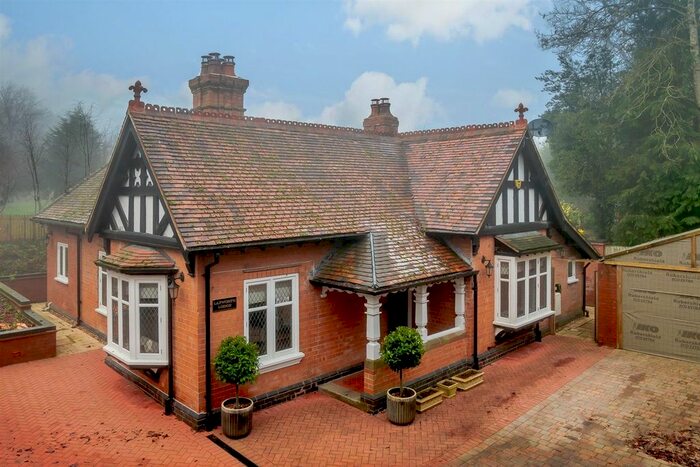 2 Bedroom Property For Sale In Old Warwick Road, Lapworth, Solihull, Warwickshire B94
