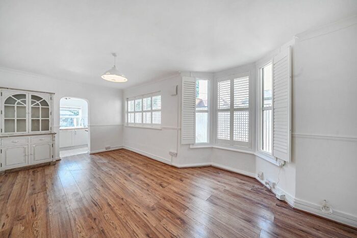 2 Bedroom Flat For Sale In Queens Road, Wimbledon, London, SW19