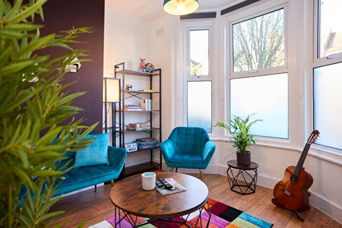 1 Bedroom Flat For Sale In Colless Road, N15