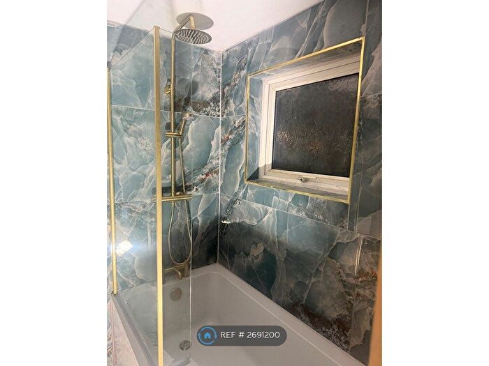 2 Bedroom Flat To Rent In Peel Close, York, YO10