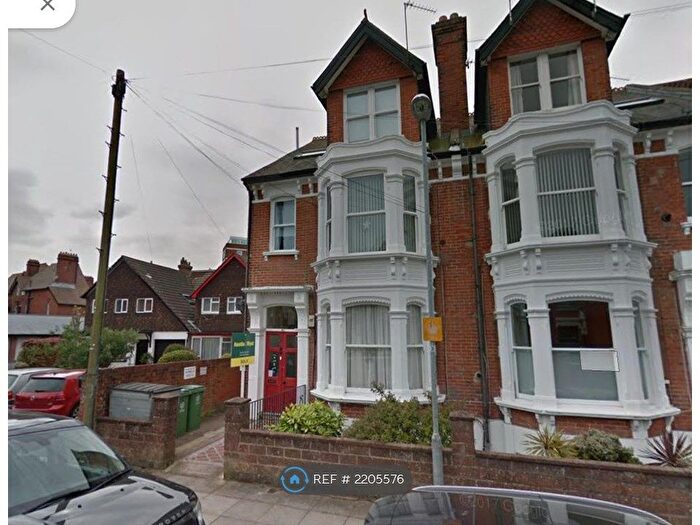 1 Bedroom Flat To Rent In Whitwell Road, Southsea, PO4
