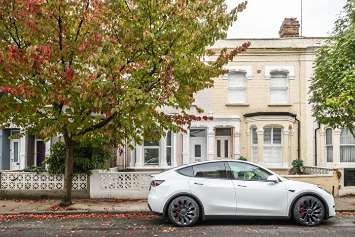 4 Bedroom Terraced House To Rent In Alexander Road London, N19