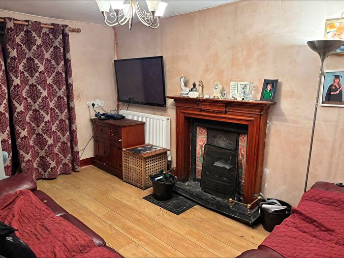 3 Bedroom Detached House For Sale In Plas Cadwgan Road, Ynystawe, Swansea, SA6