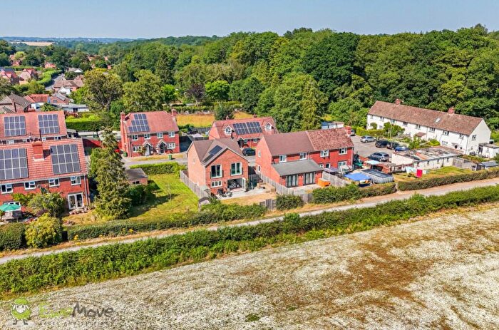 3 Bedroom Detached House For Sale In Holt Cottages, Ashford Hill, Thatcham, Berkshire, RG19