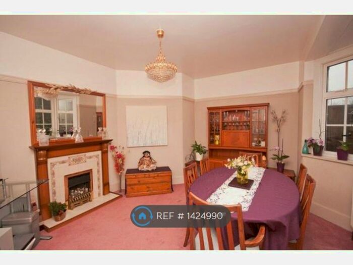 4 Bedroom Detached House To Rent In Woodlands, Harrow, HA2