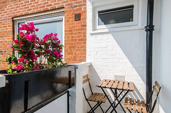 1 Bedroom Flat To Rent In Eccles Place, Southwark, London, SE1