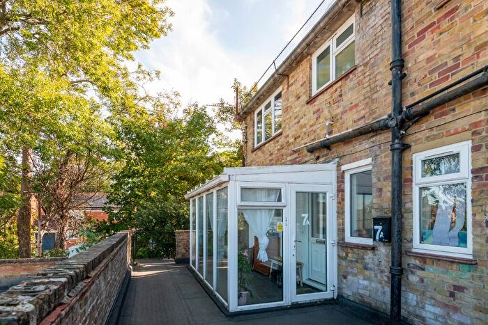 3 Bedroom Maisonette For Sale In Horley, RH6