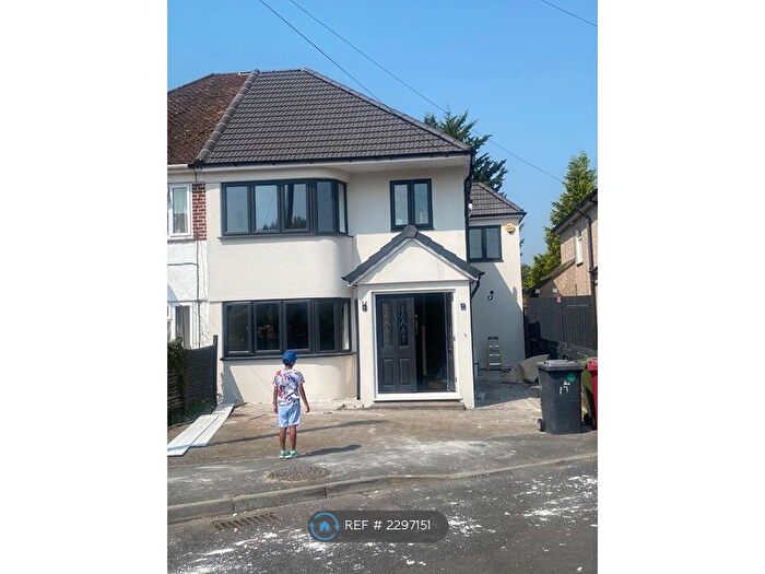 4 Bedroom Semi-Detached House To Rent In Laurel Avenue, Slough, SL3