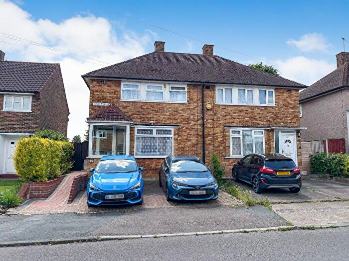 3 Bedroom Semi-Detached House For Sale In Usk Road, RM15