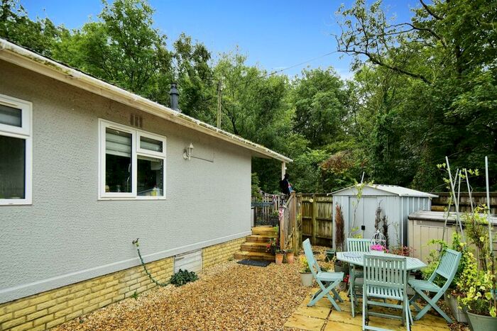 2 Bedroom Park Home For Sale In St Johns Priory, Lechlade, GL7