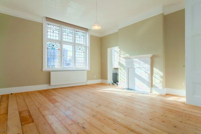 Studio To Rent In Green Street, Upton Park, E13