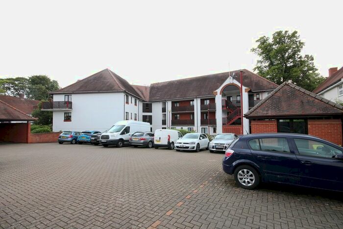 2 Bedroom Flat For Sale In Park Court, Letchworth Garden City, SG6